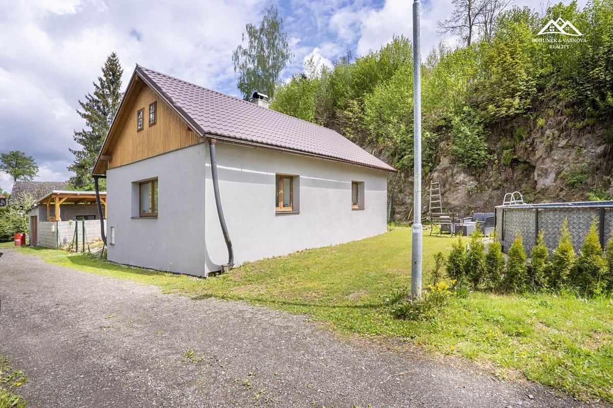Prodej rodinného domu 88 m², pozemek 917 m²